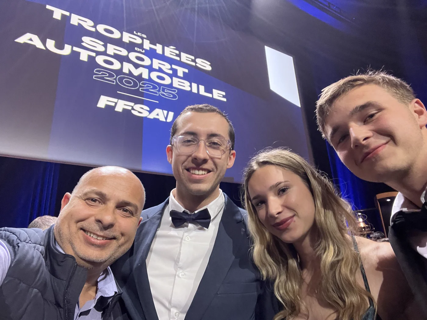 Dominique Palanque avec des pilotes lors des Trophées du Sport Automobile FFSA 2025